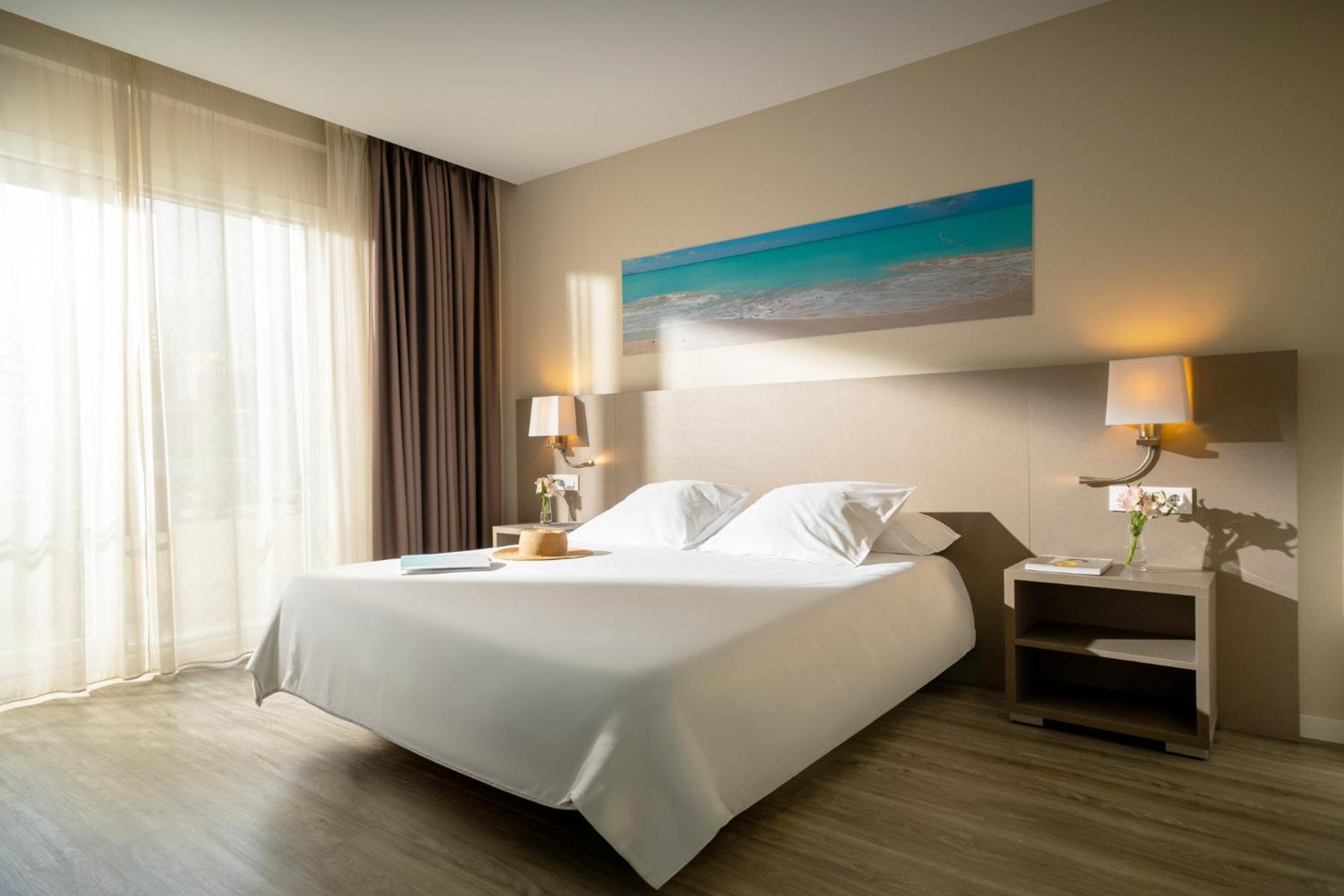 Quarto Twin com Vista Piscina