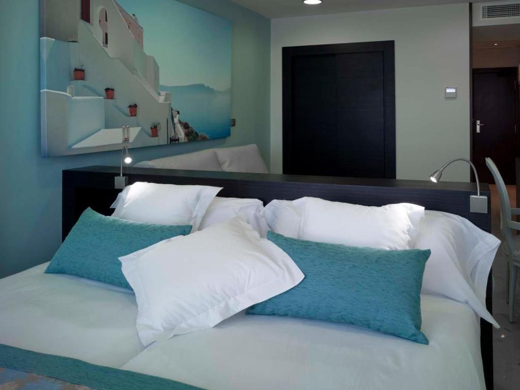 Standard Double Room,986353477:JPEG